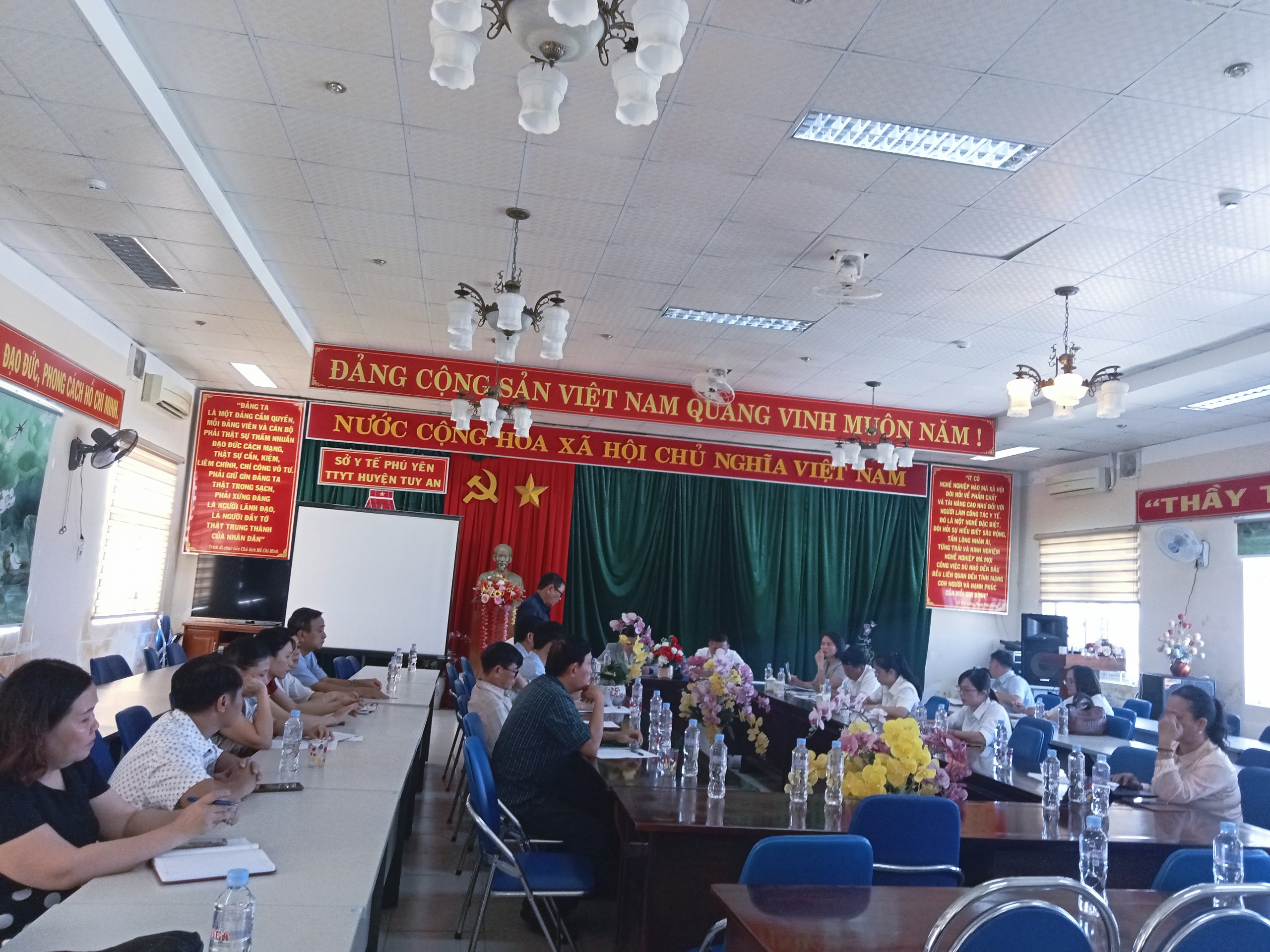 Ban Văn hóa-xã hội HĐND tỉnh khảo sát hoạt động KCB bằng BHYT tại TTYT Tuy An