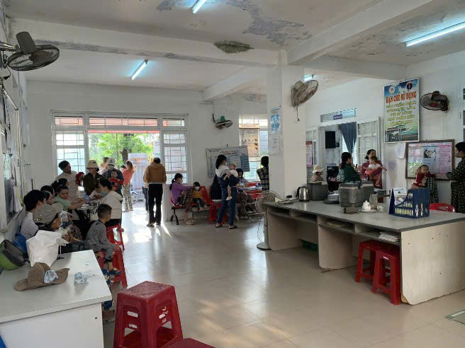 Trung tâm Y tế huyện Tuy An đẩy mạnh tiến độ tiêm vắc xin phòng bệnh Sởi cho trẻ đến 10 tuổi
