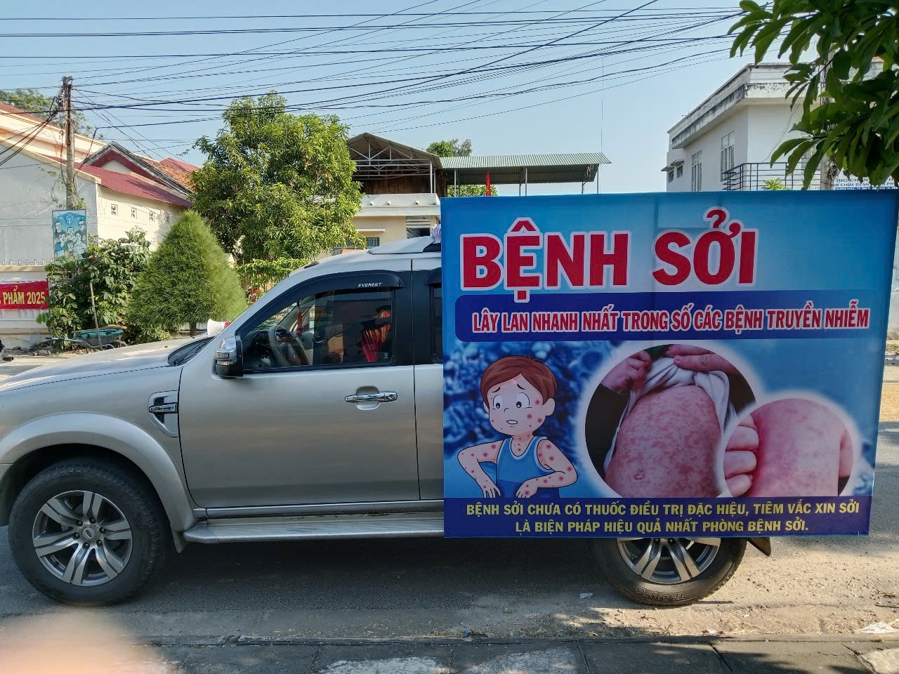 Trung tâm Y tế huyện Tuy An truyền thông lưu động phòng chống bệnh Sởi