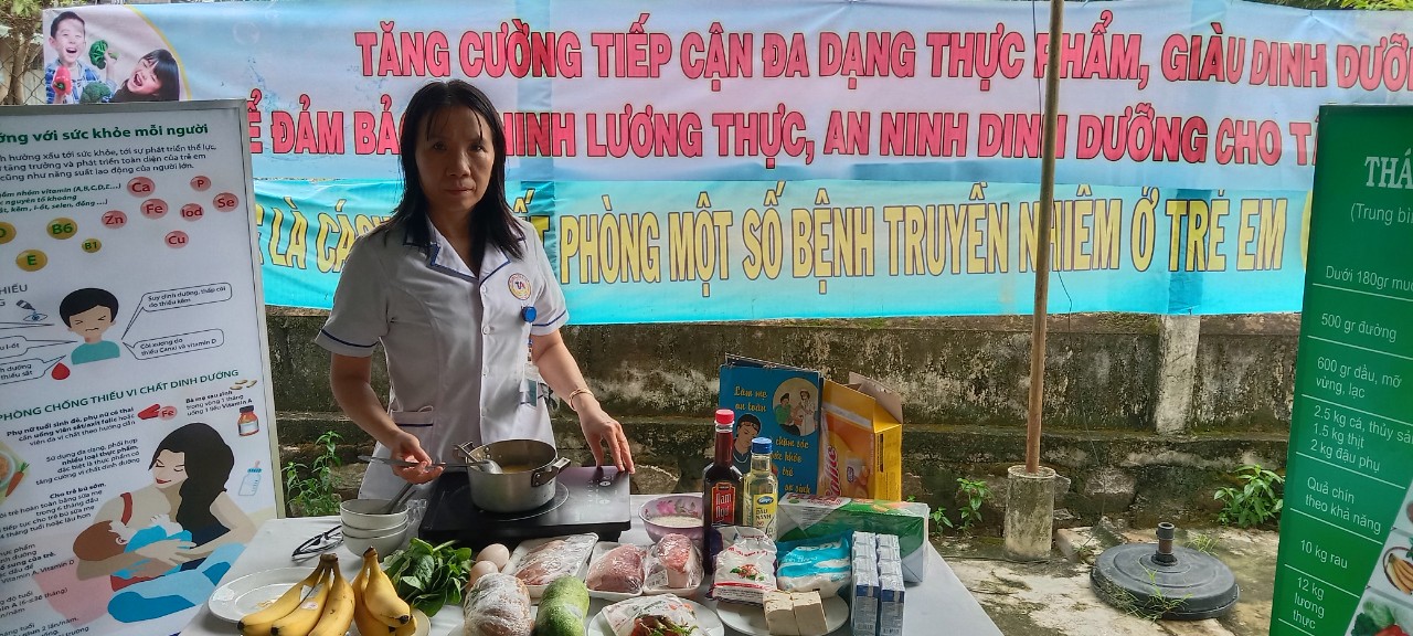 Trung tâm Y tế huyện Tuy An hưởng ứng “Tuần lễ dinh dưỡng và phát triển” (16-23/10/2024), với chủ đê